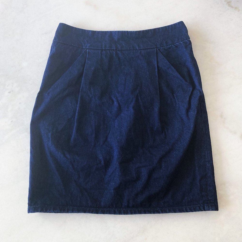 Marc by Marc Jacobs high rise dark denim jean skirt with pleats (navy), size 4